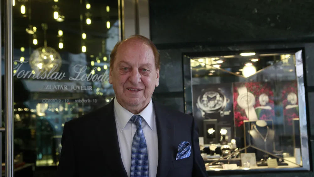 Ljubljanski zlatar ﻿Tomislav Loboda je svojo prvo trgovino odprl na Wolfovi ulici.