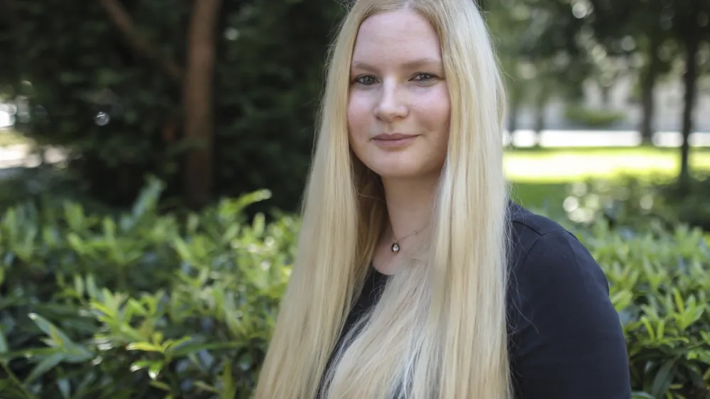 ﻿- 06.07.2020 - Veronika Šoster, literarna kritičarka, urednica, pesnica in Stritarjeva nagrajenka //FOTO: Jaka Gasar