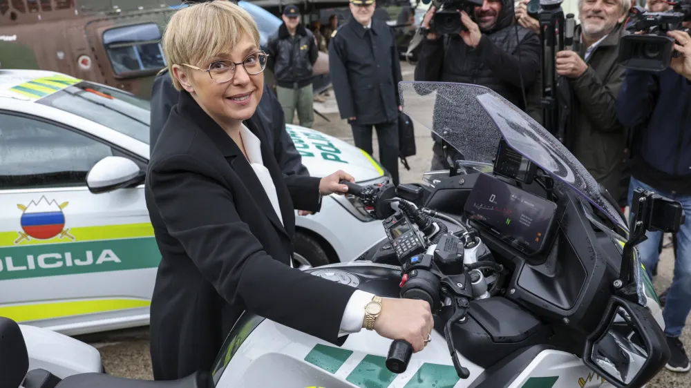 predsednica republike in vrhovna poveljnica obrambnih sil dr. Nataša Pirc Musar- 31.03.2023 – Slovenska vojska (SV) - Vojašnica Ivana Cankarja Vrhnika - obisk predsednice republike v okviru katerega se je seznanila s stanjem pripravljenosti Slovenske vojske v letu 2022, //FOTO: Jaka Gasar