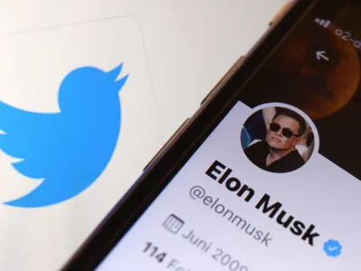 FILED - 26 April 2022, Bavaria, Kempten: A picture shows Elon Musk Twitter's acount on a smartphone. Elon Musk has announced his imminent resignation as Twitter's chief executive. A successor has been found and will take over in around six weeks, Musk announced in a tweet. Photo: Karl-Josef Hildenbrand/dpa