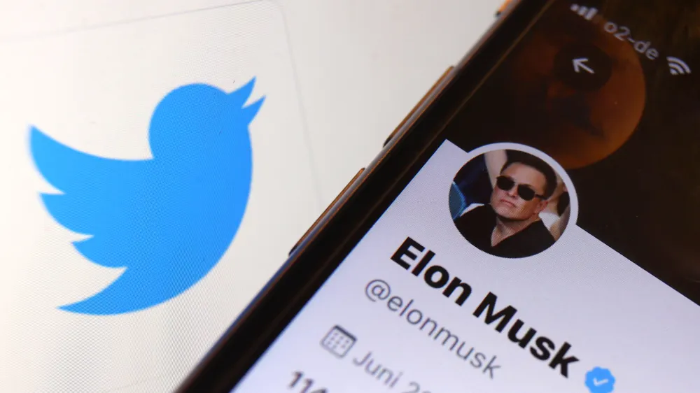 FILED - 26 April 2022, Bavaria, Kempten: A picture shows Elon Musk Twitter's acount on a smartphone. Elon Musk has announced his imminent resignation as Twitter's chief executive. A successor has been found and will take over in around six weeks, Musk announced in a tweet. Photo: Karl-Josef Hildenbrand/dpa