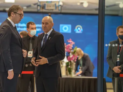 ﻿predsednik vlade Janez Janša predsednik Srbije Aleksandar Vučić, - 06.10.2021 – Brdo pri Kranju - Slovensko predsedovanje Svetu Evropske unije 2021 - Vrh EU-Zahodni Balkan - dvodnevno srečanje voditeljev vlad in držav članic EU ter partneric z Zahodnega Balkana  //FOTO: Luka Cjuha.