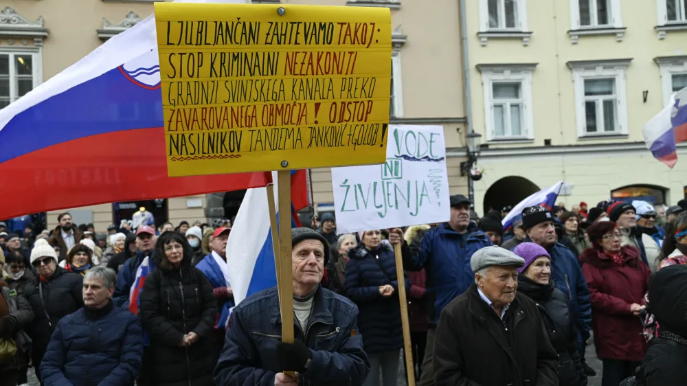 - 27.02.2023 &ndash; Piratska stranka Slovenije - protestna akcija pred Mestno hi&scaron;o Mestne občine Ljubljana - naziv akcije "Protestna čajanka proti uničevanju ljubljanskega zdravstva". Protest Pirati -//FOTO: Nik Erik Neubauer