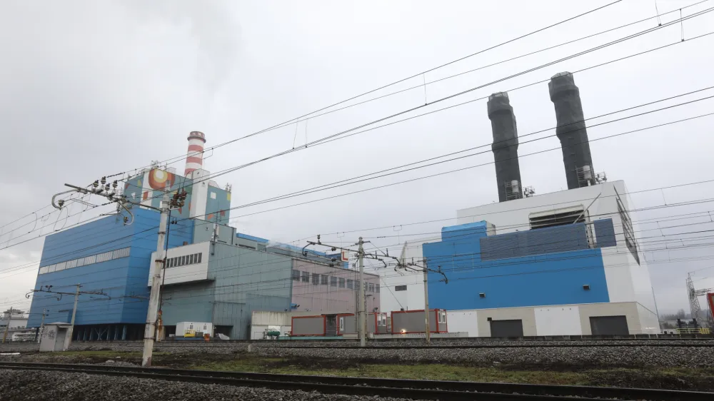 Čeprav nov dogovor ministrov članic EU predvideva nadaljnje varčevanje s plinom, je Slovenija iz tega varčnega scenarija izvzeta, ker bo z zagonom plinsko-parne enote v Termoelektrarni- toplarni Ljubljana premog v veliki meri nadomestila s plinom in tako porabo plina pravzaprav povečevala. Foto: Luka Cjuha&nbsp;
