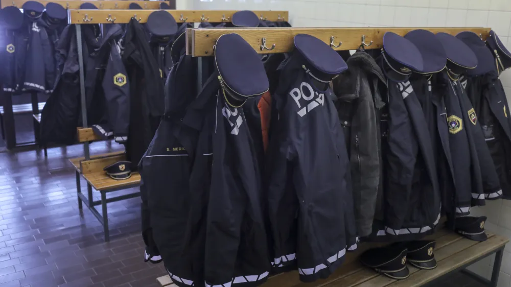 - simbolična fotografija - policija - policijska uniforma<br><br>- 24.01.2023 &ndash; Policijska akademija Tacen - podelitev medalj policije za hrabre in požrtvovalne policiste in občane, ki so v najrazličnej&scaron;ih okoli&scaron;činah pomagali re&scaron;evati življenja ljudi<br> <br>//FOTO: Jaka Gasar