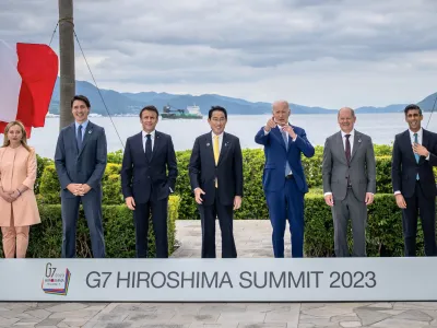 20 May 2023, Japan, Hiroschima: (L-R) Italian Prime Minister Giorgia Meloni, Canadaian Prime Minister Justin Trudeau, French President Emmanuel Macron, Japanese Prime Minister Fumio Kishida, US President Joe Biden, German Chancellor Olaf Scholz, and British Prime Minister Rishi Sunak pose for a group photo of G7 leaders ahead of their working lunch on economic security during the second day of The Group of Seven (G7) Summit at the Grand Prince Hotel in Hiroshima. Photo: Michael Kappeler/dpa
