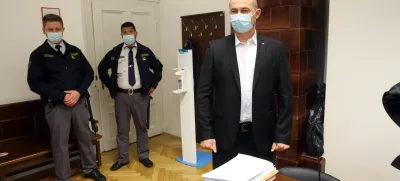 ﻿Ranis Smajlović je bil v priporu osem mesecev, potem se je branil s prostosti.