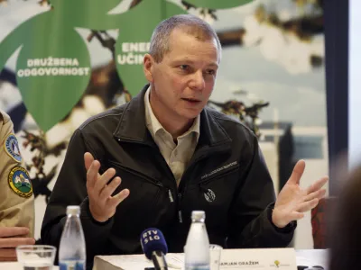 ﻿Damjan Oražem, vršilec dolžnosti direktorja Zavoda za gozdove Slovenije Damjan Oražem - 06.11.2014 - projekt Obnovimo slovenske gozdove - novinarska konferenca Zavoda za gozdove Slovenije, Zveze tabornikov Slovenije (ZTS) in družbe BTC, na kateri so predstavili potek projekta obnove gozdov //FOTO: Bojan Velikonja