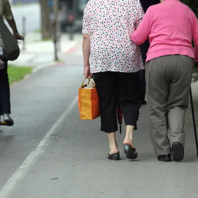 - ilustrativna fotografija - pokojninska reforma - starejši občani - starostniki - upokojenci   //FOTO: Luka Cjuha