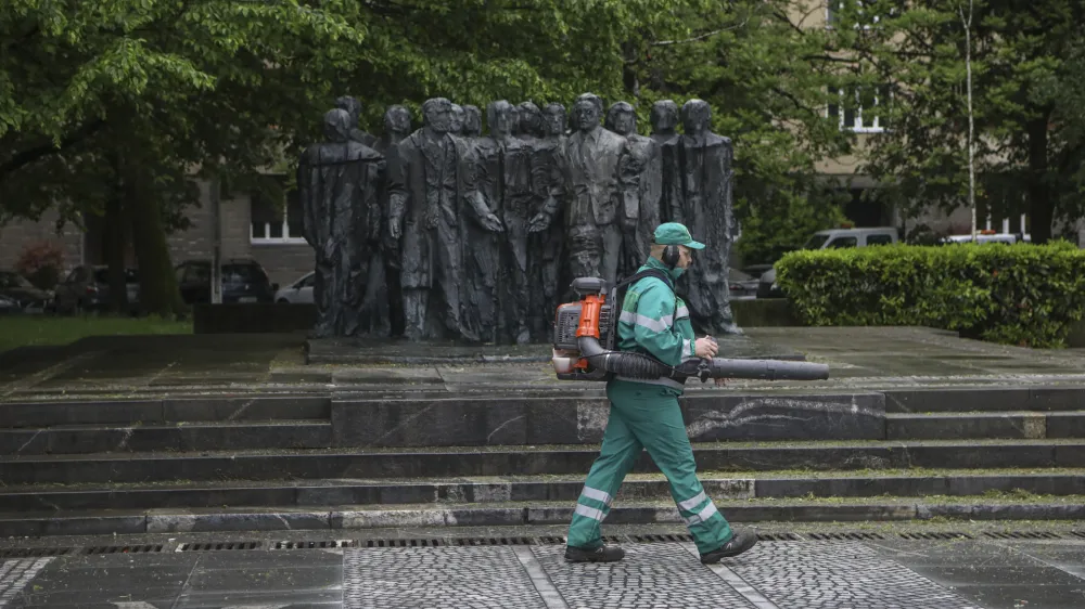 - 16.05.2023 – Trg republike – Spomenik revolucije oziroma Spomenik boja proti okupatorju. Spomenik Boris Kidrič //FOTO: Luka Cjuha