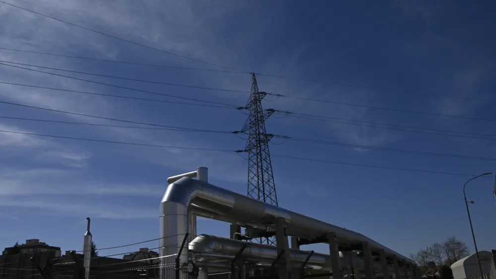 Čeprav je EU lansko zimo uspelo drastično zmanj&scaron;ati odvisnost od ruskih fosilnih goriv, so jo delno re&scaron;ili blago vreme in vi&scaron;je cene, ki so zmanj&scaron;ali porabo, menijo v Evropskem okoljskem uradu.&nbsp;