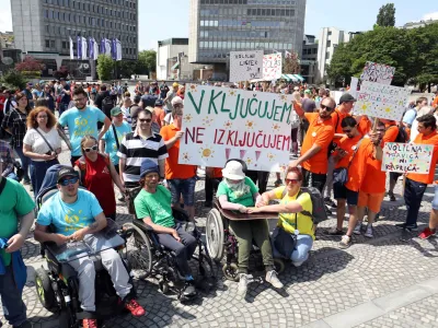 - simbolične volitve v podporo pravicam invalidov - - 29.05.2023 &ndash; shod Gibanja za odpravo odvzema volilne pravice osebam z invalidnostjo pod geslom "Volilna pravica ni kaprica". - 17. mednarodni festival za otroke s posebnimi potrebami Igraj se z mano 2023,//FOTO: Tomaž Skale