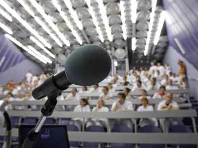 - Zdravni&scaron;ki sindikat FIDES - zbor zdravnic in zdravnikov - vodstvo sindikata je seznanilo zdravnike s pravicami iz dela ter s sindikalnimi prizadevanji in aktivnostmi za za&scaron;čito dostojanstva zdravni&scaron;kega poklica ter zoper razvrednotenje zdravni&scaron;kega dela,///FOTO: Luka Cjuha