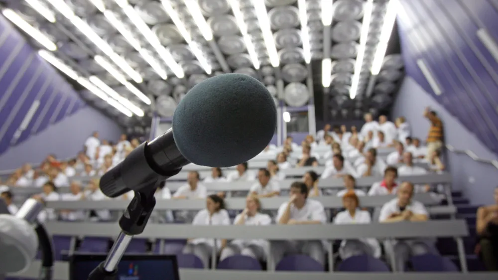 - Zdravni&scaron;ki sindikat FIDES - zbor zdravnic in zdravnikov - vodstvo sindikata je seznanilo zdravnike s pravicami iz dela ter s sindikalnimi prizadevanji in aktivnostmi za za&scaron;čito dostojanstva zdravni&scaron;kega poklica ter zoper razvrednotenje zdravni&scaron;kega dela,///FOTO: Luka Cjuha