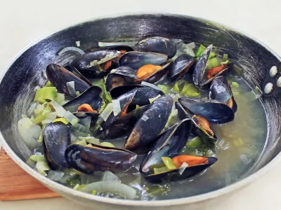 ﻿Mussels cooked, buzara, pedoči