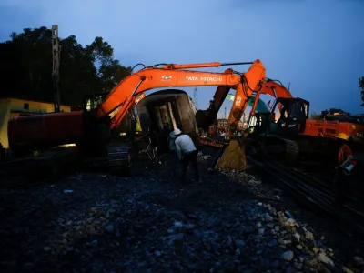 FILE PHOTO: People work at the site of a train collision after the accident in Balasore district in the eastern state of Odisha, India, June 3, 2023. REUTERS/Adnan Abidi/File Photo