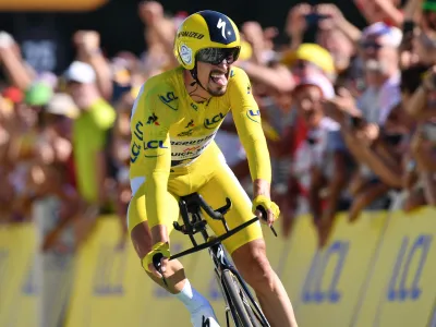 ﻿19 July 2019, France, Pau: French cyclist Julian Alaphilippe of Deceuninck-Quick-Step in action during the thirteenth stage of the 106th edition of the Tour de France cycling race, a 27.2 km individual time trial in Pau. Photo: David Stockman/BELGA/dpa