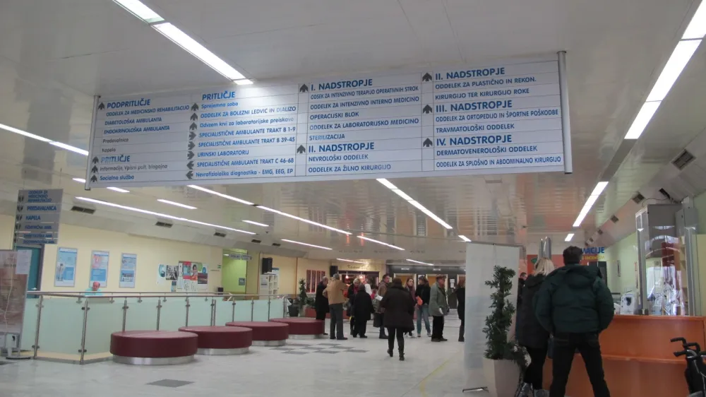 ﻿Bolnišnica Celje, čakalnice, oddelki