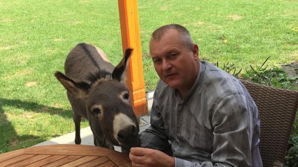 Franc Kangler ne ve, kaj bi bilo lahko narobe s tem, če bi policistu podaril osla. F instagram