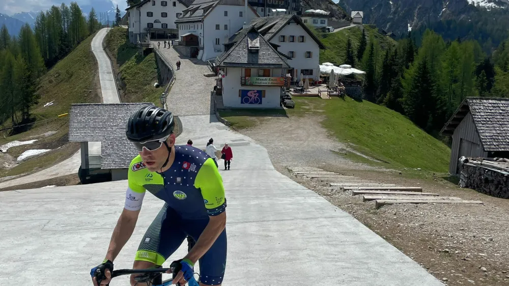 Urban Kravos, kolesar in sladkorni bolnik: Kolesarjenje je zame sprostitev, saj zna biti sladkorna bolezen zaradi nihanj v telesu, na katera nimamo vselej vpliva, precej naporna. Med vožnjo si umirim glavo in predelam vse svoje skrbi.&nbsp;