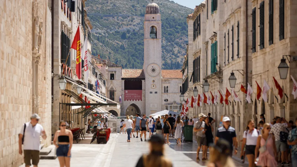 ﻿Tourists are seen at Stradun street in Dubrovnik, amid the spread of the coronavirus disease (COVID-19), Croatia, July 28, 2020. Picture taken July 28, 2020. REUTERS/Antonio Bronic