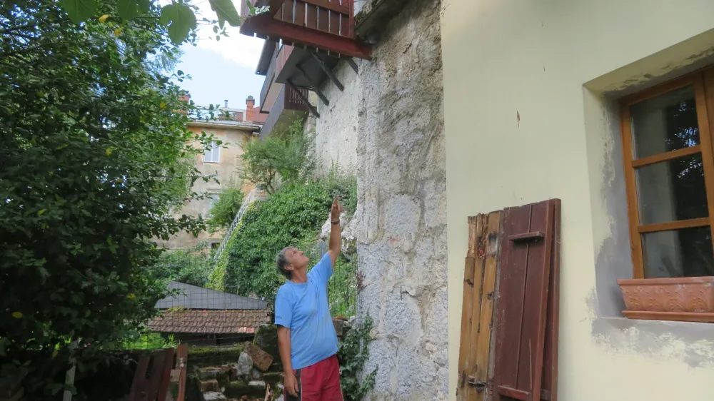 Sosed Jaroslav Hočevar, Glavni trg, Novo mesto. F Dragana Stanković 