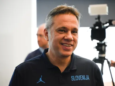 Georgios Dikaioulakos, trener ženske košarkarske reprezentance- 12.06.2023 – Novinarska konferenca ženske reprezentance Slovenije pred bližnjim evropskim prvenstvom v Ljubljani. //FOTO: Nik Erik Neubauer