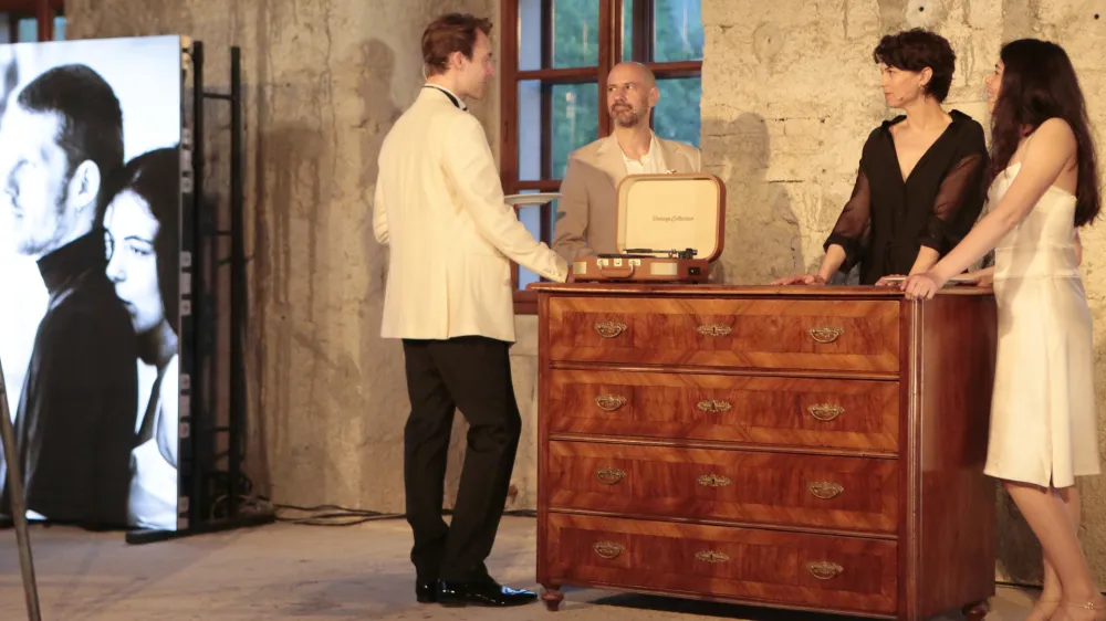 Zamaknjenost Lol V. Stein, režija Matjaž Berger, APT 2023