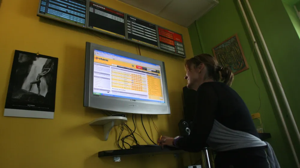 V javnosti že nekaj časa odmeva novica, da nameravajo trije lastniki &Scaron;portne loterije &ndash; Smučarska zveza Slovenije, Olimpijski komite Slovenije in Nogometna zveza Slovenije &ndash; svoje deleže prodati tujemu skladu.