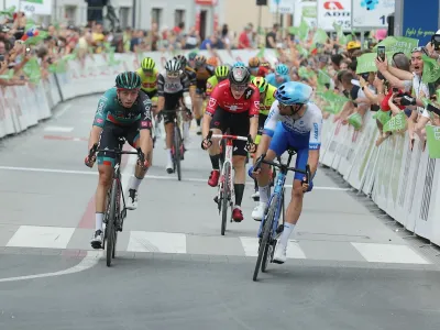 Luka Mezgec (desno) je bil za las prekratek za svojo tretjo zmago na dirki po Sloveniji. Foto: Jaka Gasar