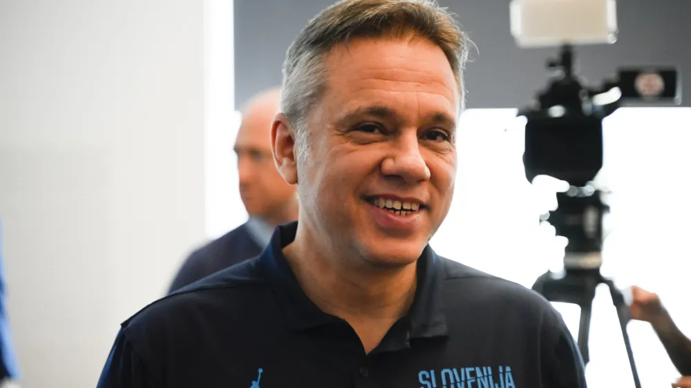 Georgios Dikaioulakos, trener ženske košarkarske reprezentance- 12.06.2023 – Novinarska konferenca ženske reprezentance Slovenije pred bližnjim evropskim prvenstvom v Ljubljani. //FOTO: Nik Erik Neubauer