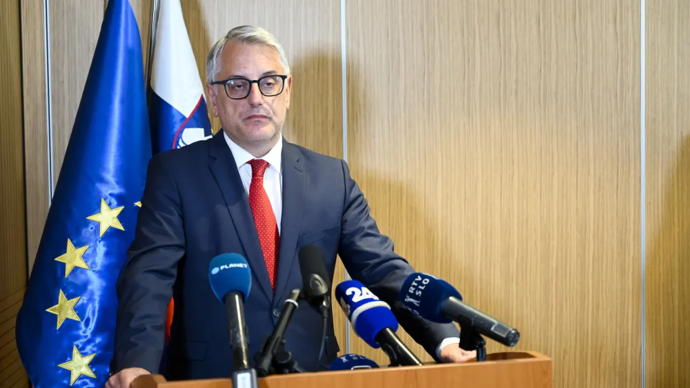 novi minister za godspodarstvo Matjaž Han - 02.06.2022 – Ministrstvo za gospodarstvo - primopredaja poslov med novim ministrom za gospodarstvo Matjažem Hanom in bivšim ministrom Zdravkom Počivalškom //FOTO: Nik Erik Neubauer