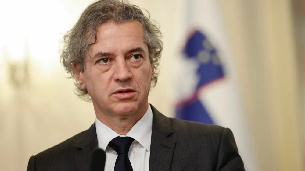 Ljubljana, predsedniska palaca.<br>Novinarska konferenca predsednika republike Boruta Pahorja in predsednika vlade Roberta Goloba, na kateri sta spregovorila o cetrtkovi podelitvi statusa kandidatke za clanstvo v EU Bosni in Hercegovini.<br>Predsednik vlade Robert Golob.