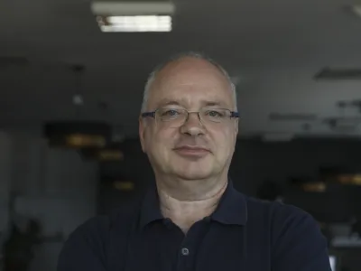 - 19.06.2023 - Dr. Dejan Verčič, profesor, avtor, podjetnik in partner v skupini Herman & partnerji, je v zadnjem desetletju, in sicer med leti 2010&ndash;2019, drugi najbolj citirani raziskovalec na področju globalnih odnosov z javnostmi na svetu. //FOTO: Luka Cjuha