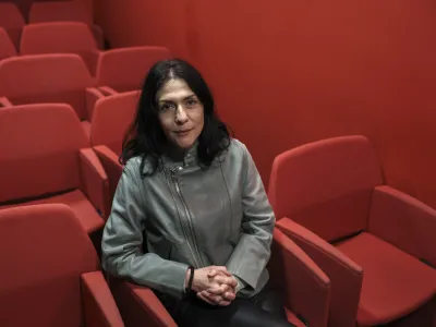 - 21.04.2023 – Andrina Mračnikar, koroška slovenka – avstrijska filmska scenaristka in režiserka celovečernega dokumentarnega filma Izginjanje /Verschwinden //FOTO: Jaka GasarOPOMBA: DNEVNIKOV OBJEKTIV – INTERVJU 2023