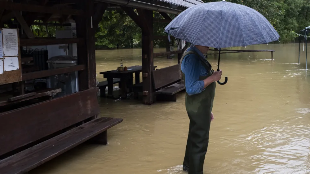 - 16.09.2022 - Močno deževje in poplave v Dolu ob reki Kolpi.  //FOTO: Nik Erik Neubauer