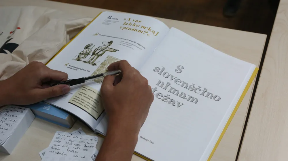 ﻿- simbolična fotografija - slovenski jezik - slovenščina<br><br><br>- 03.07.2019 – Filozofska fakulteta v Ljubljani - 38. Poletna šola slovenskega jezika 2019 - delovni zvezek - simbolična fotografija - slovenščina //FOTO: Luka Cjuha.