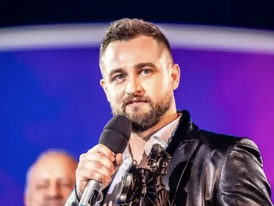 Matija Cvek je prejel nagrado za največkrat predvajano hrvaško pesem leta 2022 Trebaš li me, ki jo je odpel z Eni Jurišić. 