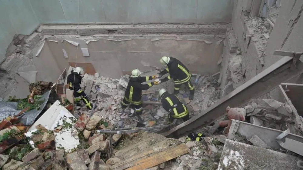 Rescuers work at a site of a residential building hit by a Russian missile strike, amid Russia's attack on Ukraine, in Lviv, Ukraine July 6, 2023. Press service of the State Emergency Service of Ukraine/Handout via REUTERS ATTENTION EDITORS - THIS IMAGE HAS BEEN SUPPLIED BY A THIRD PARTY.