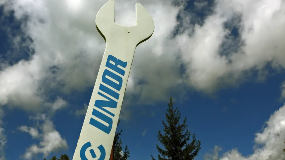 - 27.08.2014 - Podjetje UNIOR Kova&scaron;ka industrija d.d., Zreče, proizvodnja ročnega orodja - izdeluje in dobavlja najpomembnej&scaron;im evropskim avtomobilskim proizvajalcem različne kovane dele pogonskih agregatov, stavba//FOTO: Bojan Velikonja