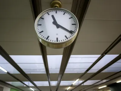 - simbolična fotografija - zdravstvo - ura - čakalne dobe za paciente - - 24.10.2016 - Univerzitetni klinični center UKC Ljubljana -