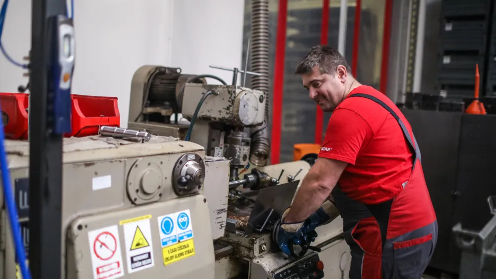 - 28.10.2022 – Zlata gazela 2022 - Podjetje PIŠEK - VITLI KRPAN, proizvodnja kmetijskih in gozdarskih strojev, d.o.o., Jazbina 9A, Šmarje pri Jelšah //FOTO: Bojan VelikonjaOPOMBA: INTERVJU ZA OBJEKTIV 2022