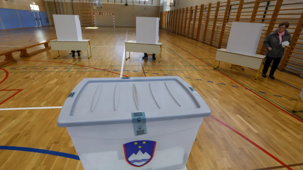 - volišče - <br><br>- 27.11.2022 – Referendumi 2022 – glasovanje o treh zakonodajnih referendumih, in sicer o noveli Zakona o vladi, noveli Zakona o dolgotrajni oskrbi in noveli Zakona o Radioteleviziji Slovenija <br><br> <br><br>//FOTO: Luka Cjuha