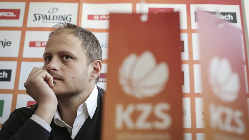 generalni sekretar Radoslav Nesterovi&Auml;&Dagger;  - 20.04.2016 - KoĹˇarkarska zveza Slovenije (KZS) - novinarska konferenca KZS o Fibinih suspenzih in groĹľnjah -    ///FOTO: Luka Cjuha.