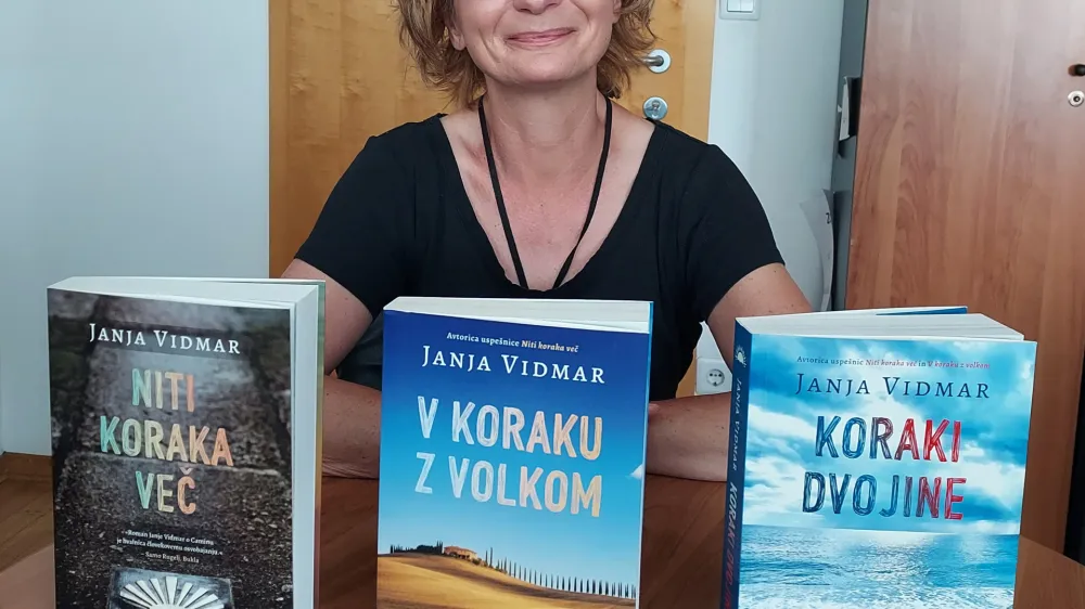 Pisateljica Janja Vidmar je nedavno izdala tretji del trilogije Koraki.&nbsp;