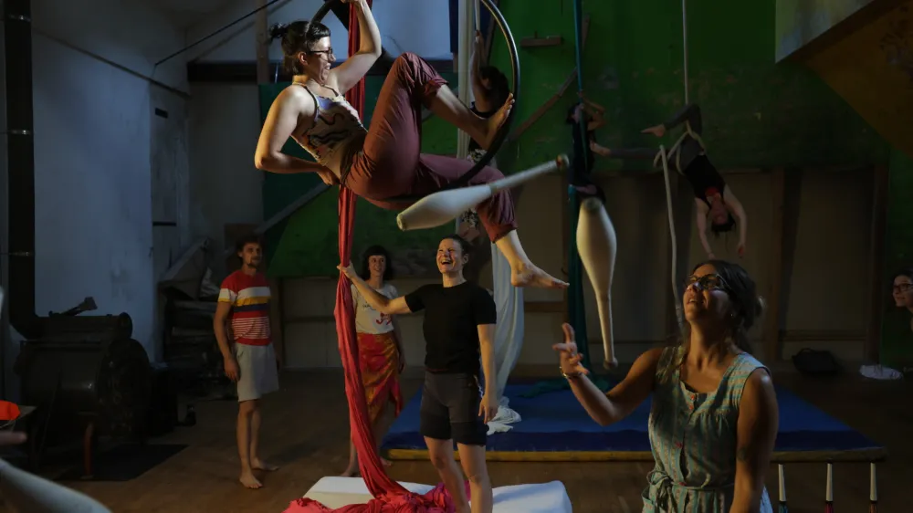 - 15.07.2023 – Parmova 25 - ustvarjalci morajo zapustiti prostore - cirkus, plesalci //FOTO: Jaka Gasar