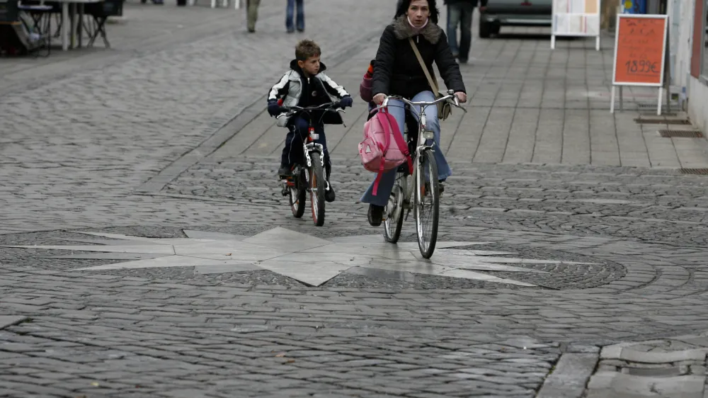 - CELJE - tretje največje slovensko mesto s 45.826 prebivalcev -//FOTO: Bojan VelikonjaOPOMBA: ZA OBJAVO V PRILOGI – DNEVNIKOV OBJEKTIV - REPORTAŽA