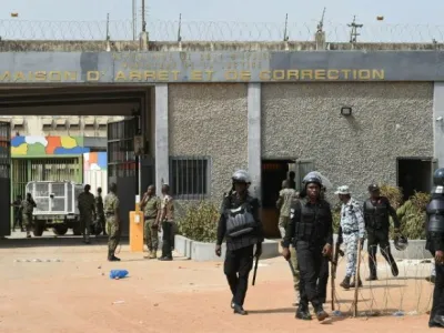 Slovenca sta zdaj zaprta v zaporu Maca v središču Abidžana. 