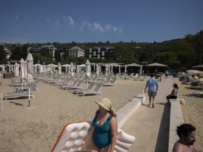 Plaža v Portorožu- 23.07.2022 - Redukcija vode zaradi suše na Primorskem //FOTO: Nik Erik Neubauer