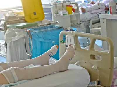 Za bolnike, ki še niso dovolj okrevali, je vračanje iz bolnišnic izvor dodatnih stisk.